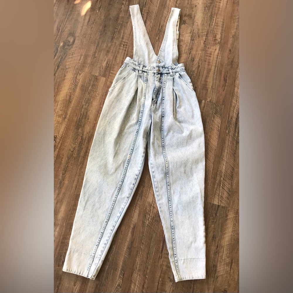 VINTAGE 1980’s STEFANO ACID WASH DENIM JEANS with Shoulder Straps (OverAlls) 🩷